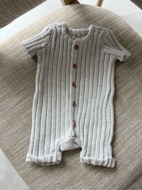 Ribbed Knit Baby One-Piece with Wooden Buttons - Light Gray